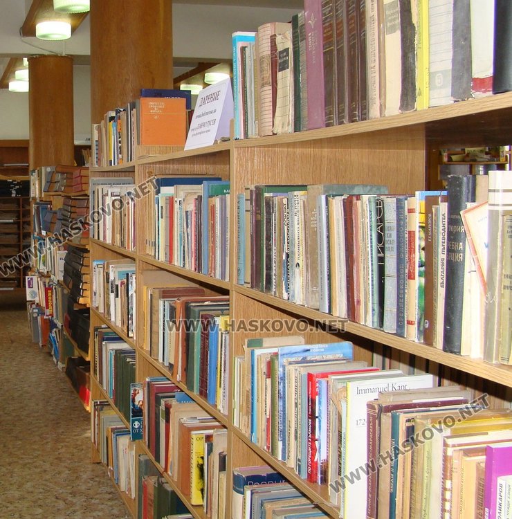  Дарители предоставиха 452 тома за година на димитровградската библиотека 