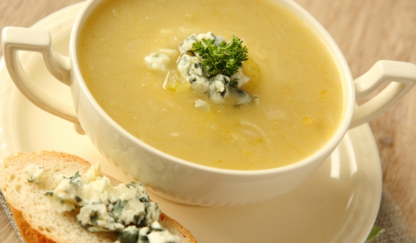 Супа от целина и синьо сирене