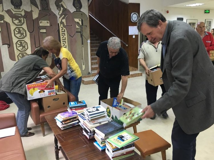 Почетен гражданин на Димитровград дари книги на Градска библиотека "П.Пенев"