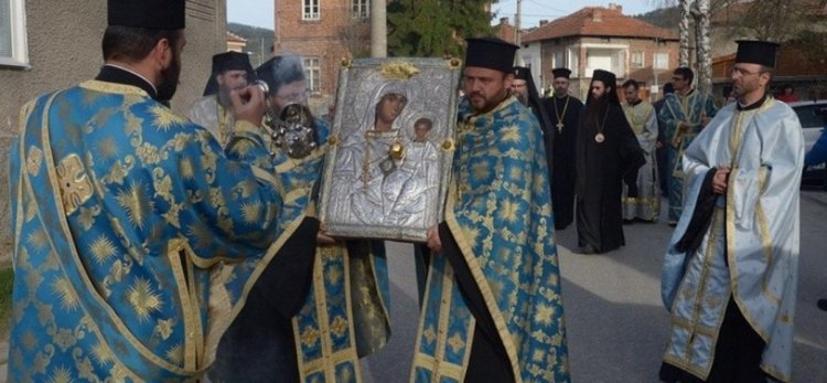 Чудотворната икона "Златна ябълка" идва днес в Чепеларе