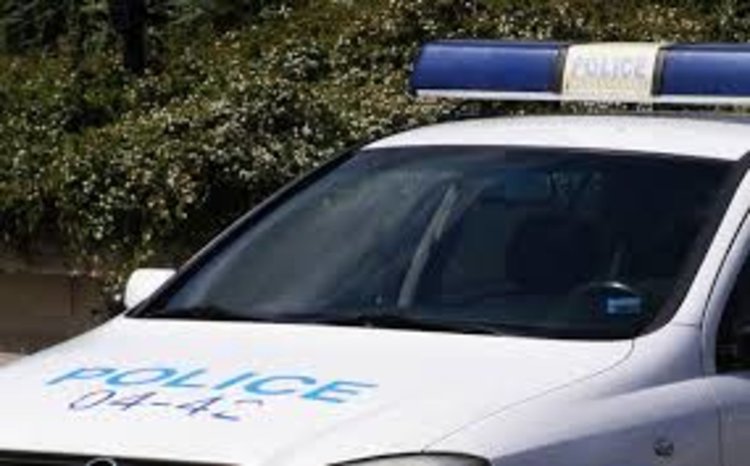 Чупят стъкло на лек автомобил в Мадан, собственикът се жалва в полицията 