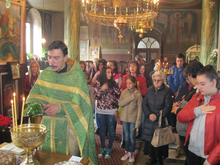 Пета учебна година започна в Неделното училище при храм „Св. Николай Чудотворец“ в Смолян