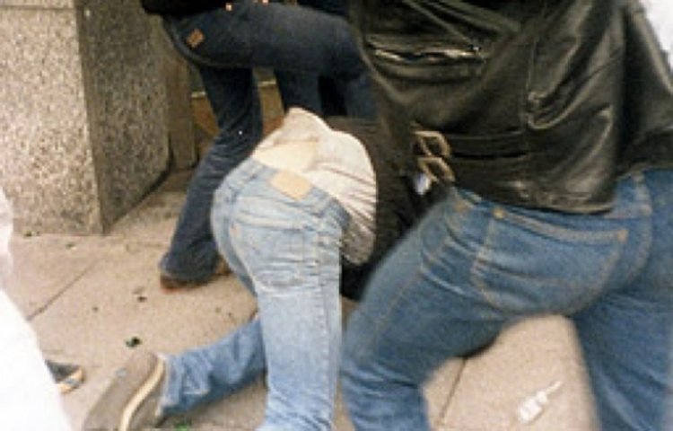 Трима бият кърджалиец срещу санкция от 80 лева