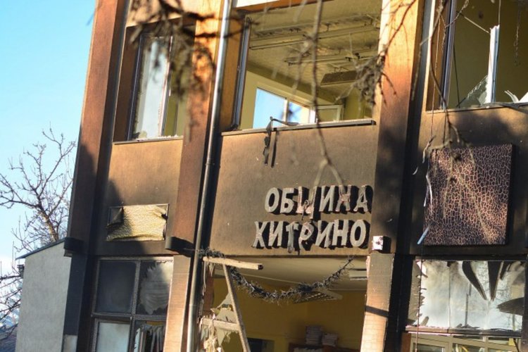 Късмет и съобразителност спасили двамина от взрива в Хитрино