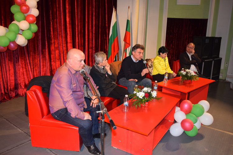 Сашо и приятели от БСП:През Кърджали минава бойното поле на България