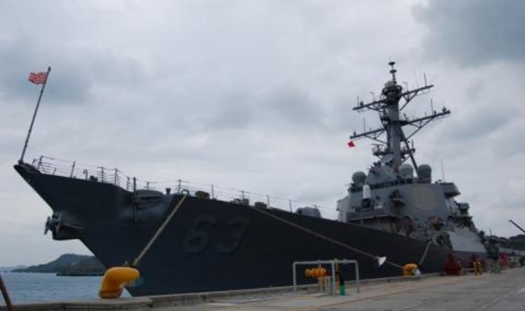  Американски боен кораб вдигна китайски изтребители