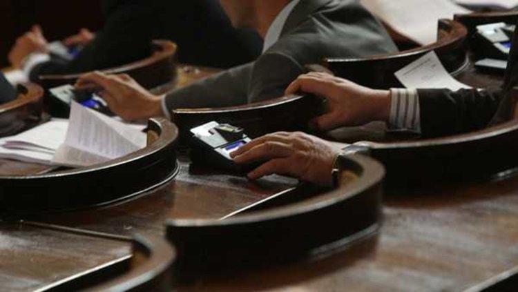 Депутатите спешиха бизнеса да плаща редовно заплати