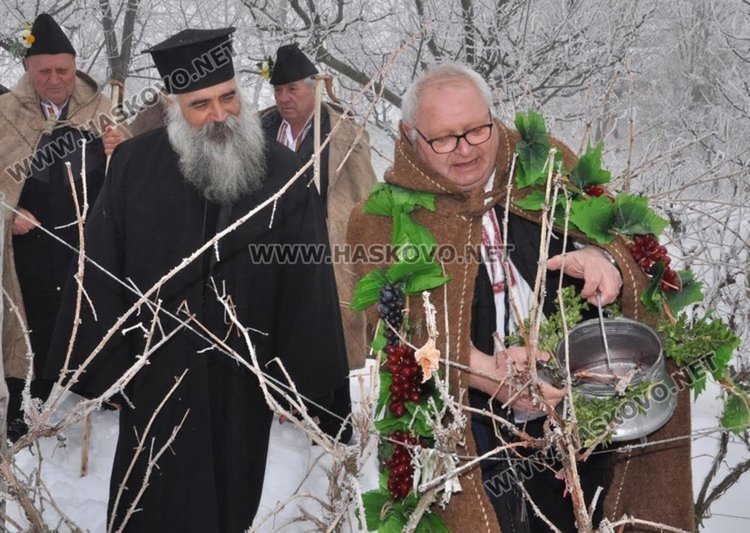Избират Цар на лозята в Голямо Асеново