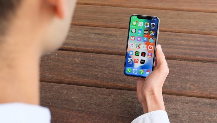 Нов бъг в iOS 11 кара iPhone да се рестартира, а чат приложенията да блокират