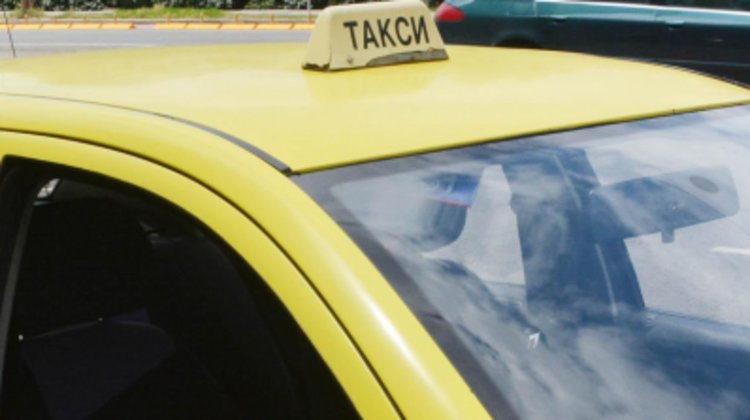 Жена натопи таксиджия в опит за изнасилване