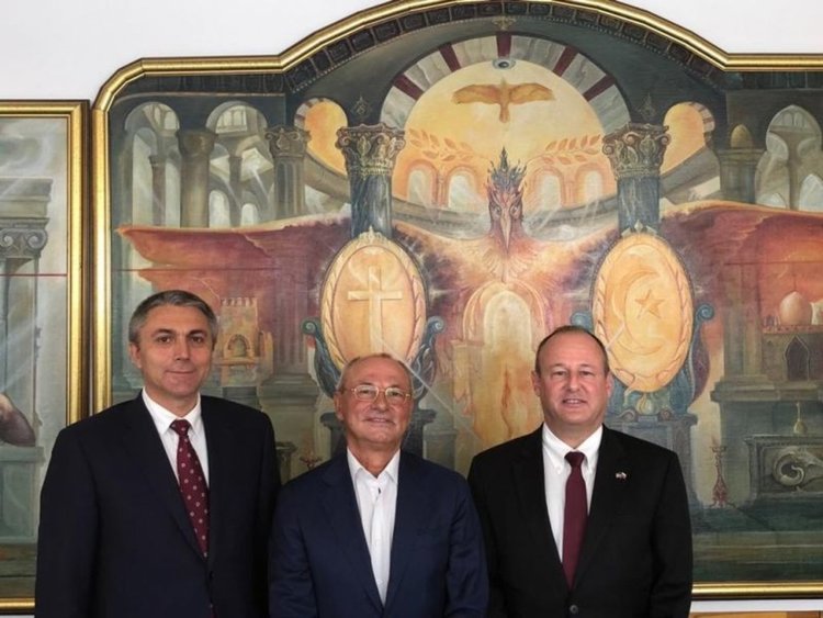 Американският посланик на крака при Доган и Карадайъ