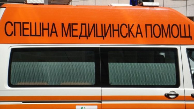 В Пловдив: Автомобил отскочи при сблъсък с друг и удари жена на тротоара