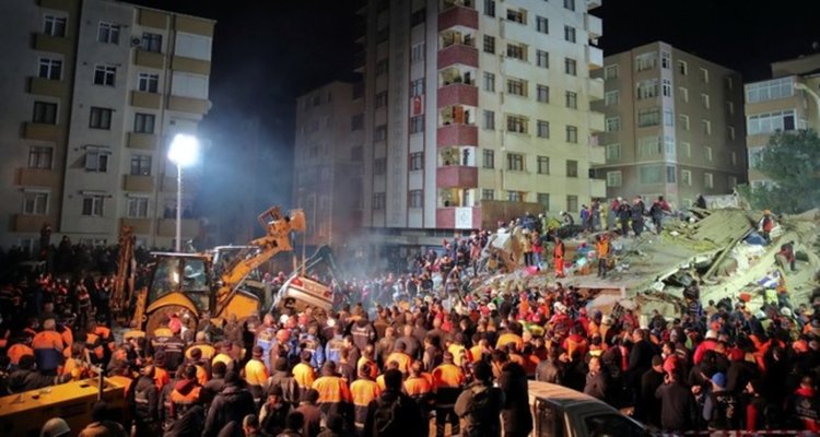 Трагедия в Истанбул, осеметажна сграда се срути