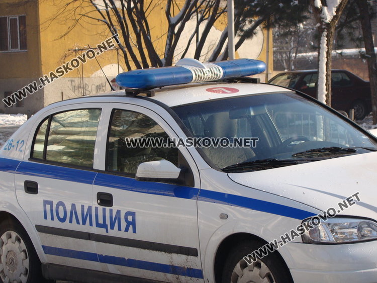 Източиха пари след кражба на дебитна карта, отарашиха охраняван магазин