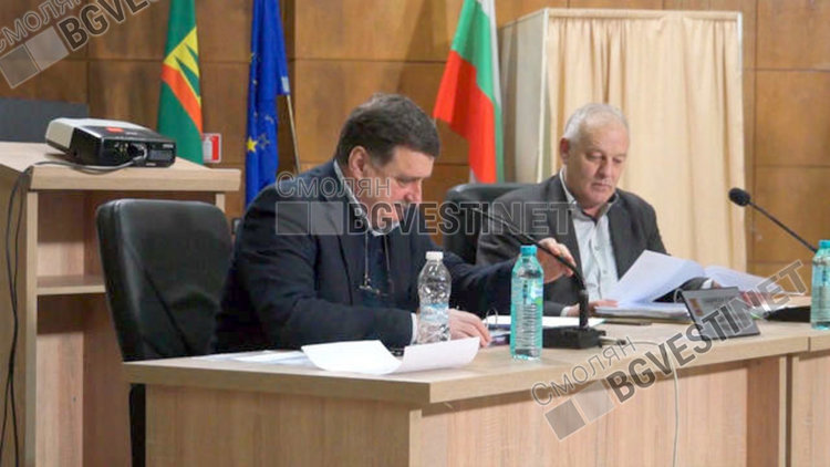 На сесия днес отчитат управлението на отпадъците и замърсяването на въздуха