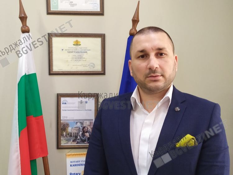       Кърджалийци излязоха пред урните, активността към 12,30 ч е 25,15%,отлив на избиратели в Кирково