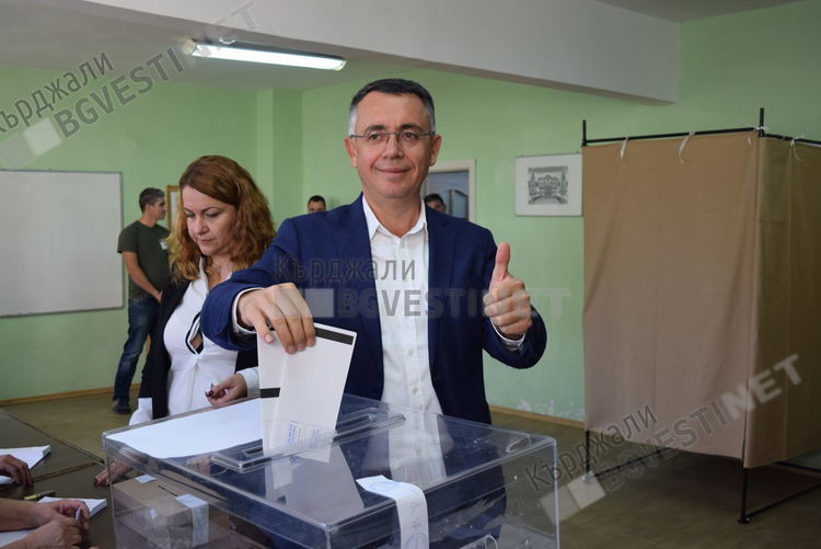 Инж.Хасан Азис почерпи за изборния си успех преди 16 години и за рождения ден на дъщеря си