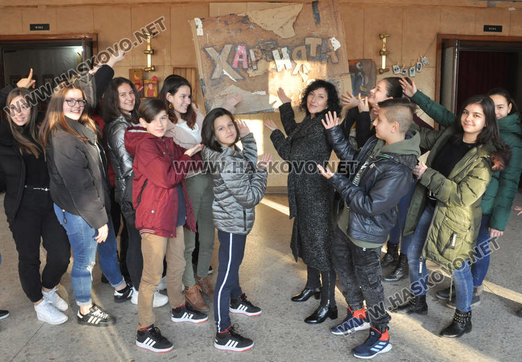 Нов живот за старата хартия в Коледната изложба на „Колорит“