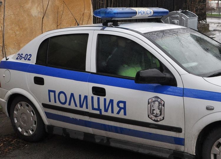 Задигнаха 3513 лева от магазин в Хасково след разбиване на врата
