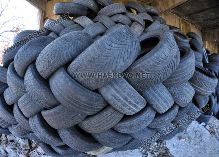 РИОСВ: Разчистиха сметището от гуми в бившето военно поделение край Конуш