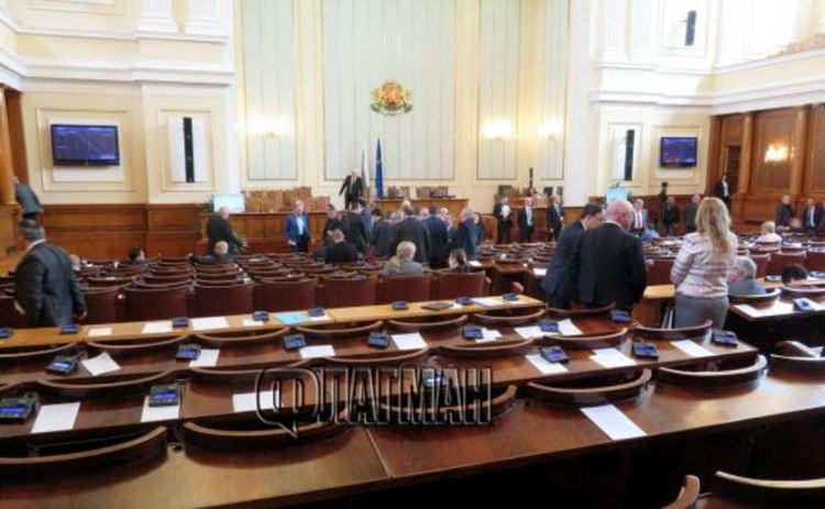 Депутатите се отказаха от заплатите си до края на извънредното положение