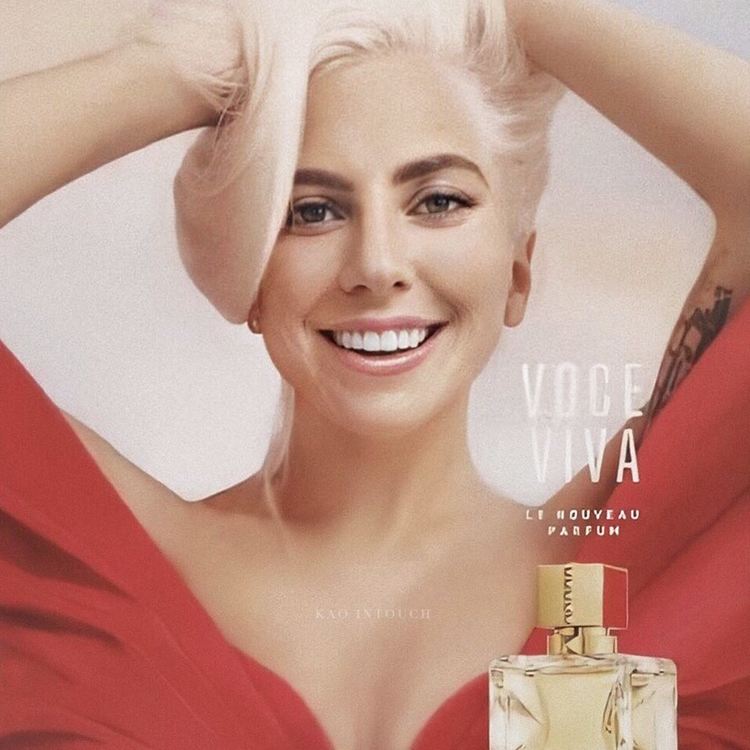 Лейди Гага представя новия аромат на Valentino