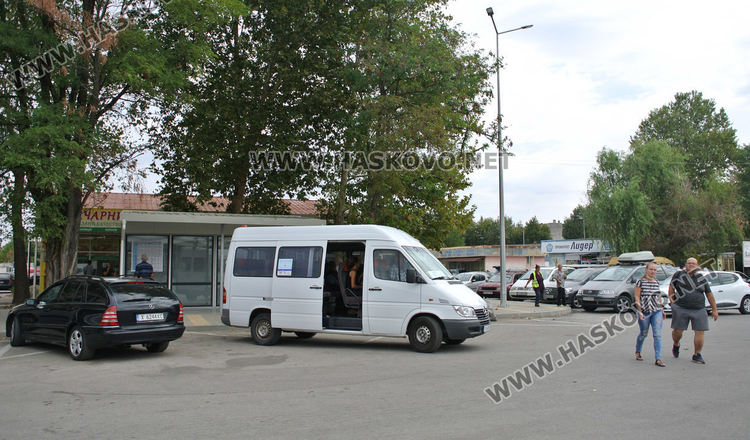 Липсата на автогара в Харманли обърква отпътуващите и пристигащите