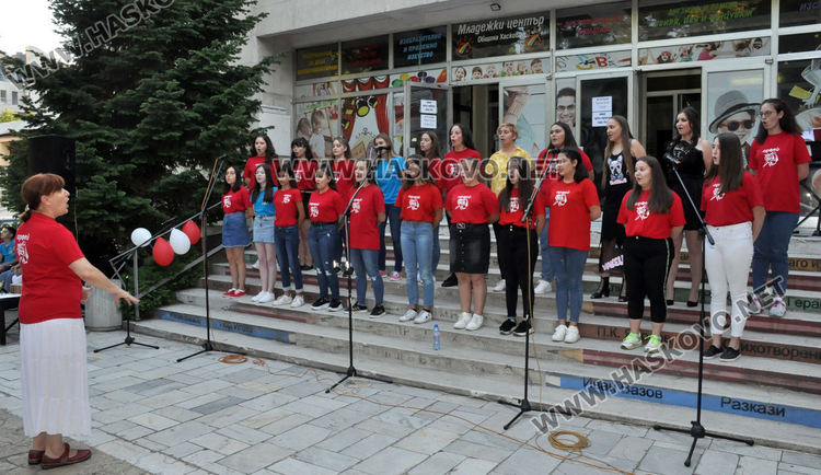 Две нови награди във витрината на Младежкия център в Хасково