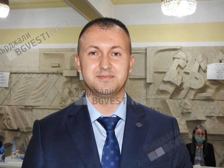 34 точки е дневния ред на третата за годината сесия на местния парламент в Кърджали, Юзкан Али полага клетва като съветник