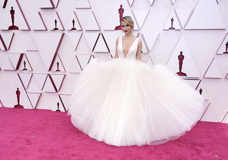Мария Бакалова с рокля на Луи Вюитон на Оскарите