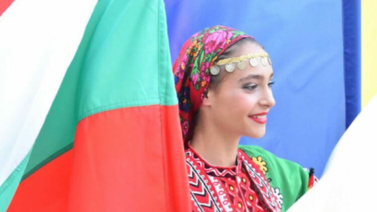 „Фолклорът прави страната ни уникална в Европа и света“ – категоричен е младият Милен Миланов