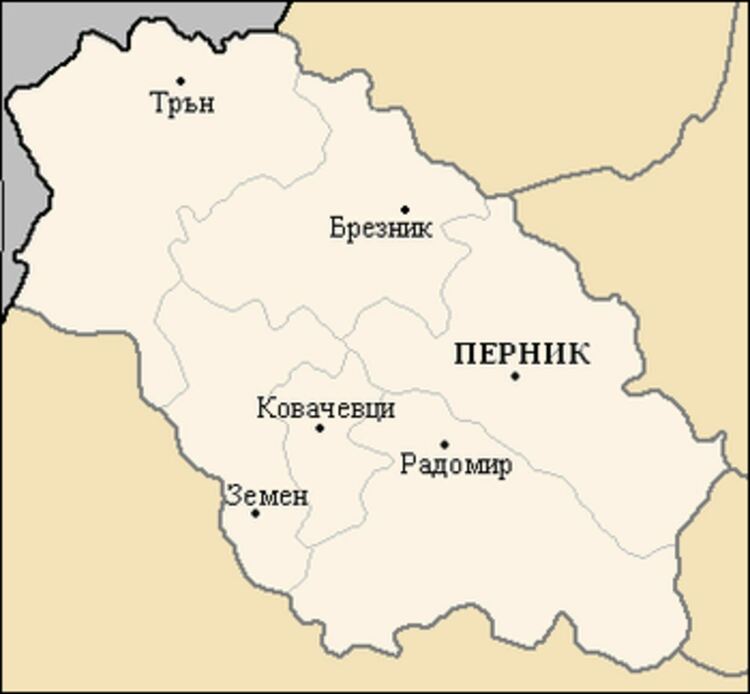 В Пернишка област 23 машини чистят републиканската пътна мрежа