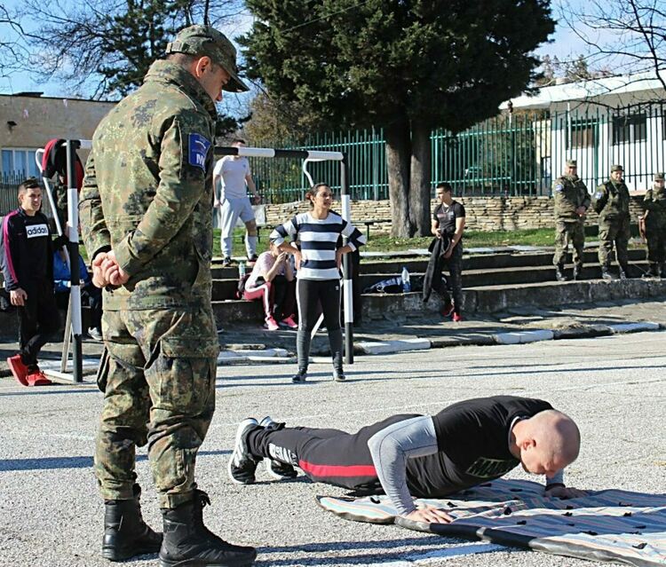 200 вакантни войнишки длъжности, 15 са обявени за Хасково