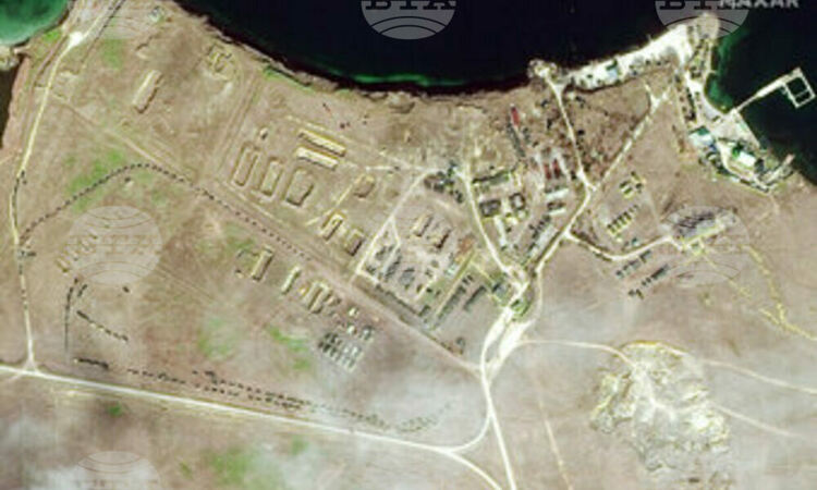 Сателитни снимки показват ново разполагане на военна техника и сили край границите на Украйна