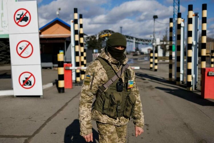 Въздушното пространство над Украйна е затворено
