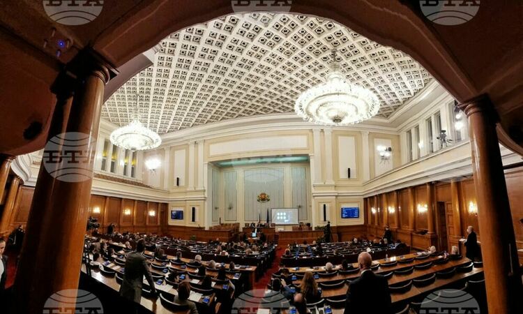 Какво казаха депутатите за оставката на Янев