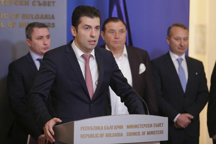 Володимир Зеленски моли България за всякаква помощ, съобщи Кирил Петков