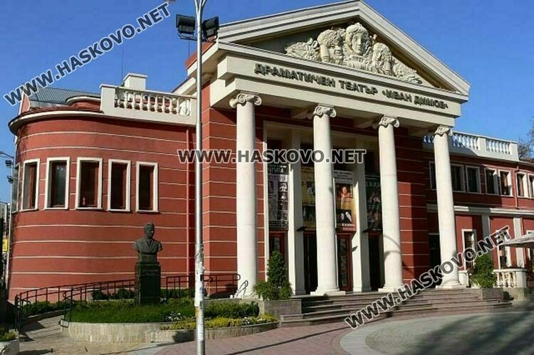 Фестивалът „Сцена в края на града“ събира в парк “Кенана“ абсолвентите театрали