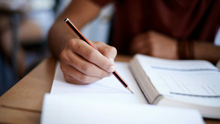 Над 1400 ученици от седми и десети клас се явиха на НВО по БЕЛ