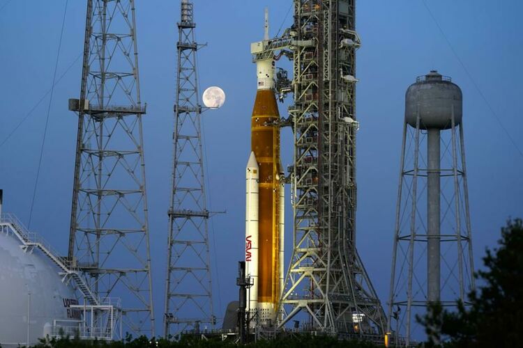 Камери, изработени от българи, контролират полета на излитащата мегаракета до Луната