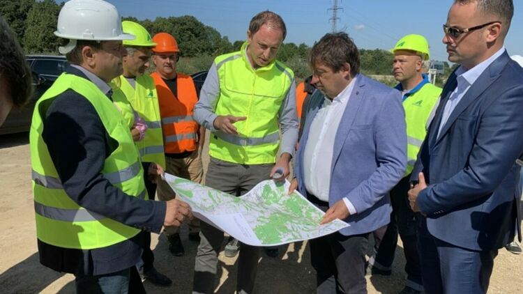 Служебното правителство готви промени в ЗУТ. Незаконното строителство по АМ "Хемус" ще бъде обявено за търпимо