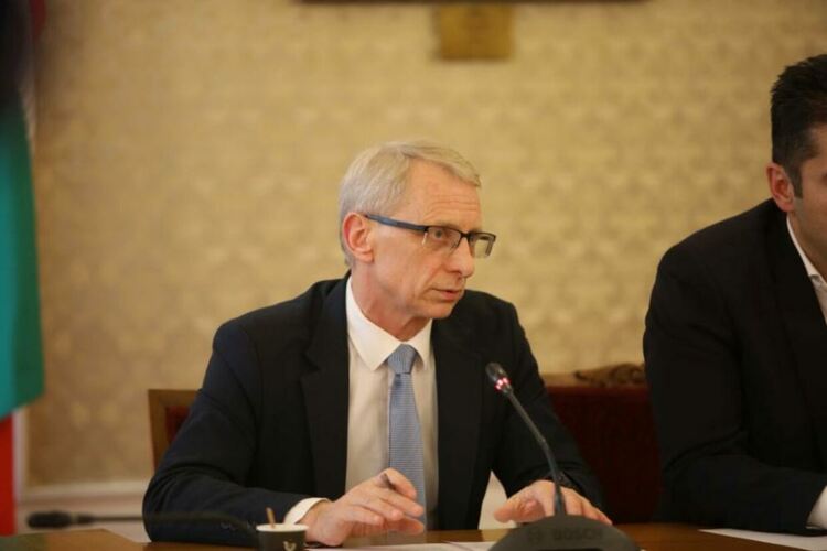 Денков се среща с парламентарно представените партии, ГЕРБ напуснаха, след тях и ДПС (на живо)
