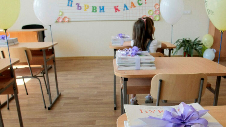 Общо 1321 ученика в Смолянско са подпомогнати от държавата с 300 лева, тази година ще са повече