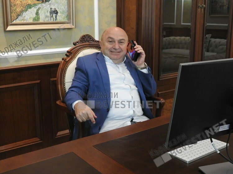 Инж.Кяшиф Кяшиф дари 50  000 лева за пострадалите от земетресенията,кампанията на БЧК набира скорост
