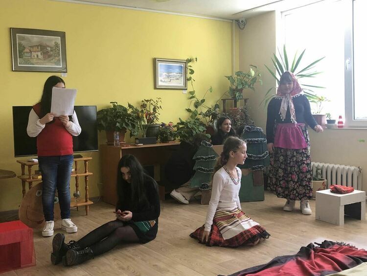 "Златното момиче" представят славейковци в Дома за стари хора    