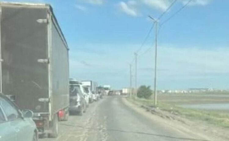 Би Би Си: Паника, докато Русия евакуира град близо до централата в Запорожие