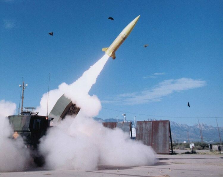 Политико: САЩ не възнамеряват да изпращат ракети с голям обсег в Украйна