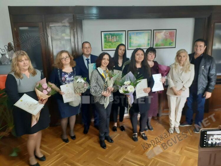 Осем преподаватели и директор с високи отличия от МОН