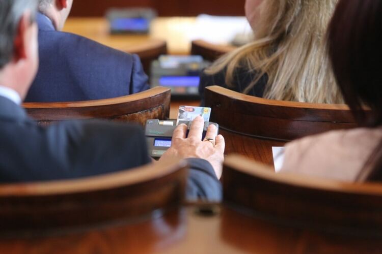 Парламентът подкрепи членството на Украйна в НАТО след възстановяване на мира на нейна територия