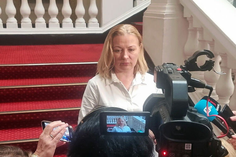 Надежда Йорданова за заплахата срещу Тагарев: Абсолютно недопустимо